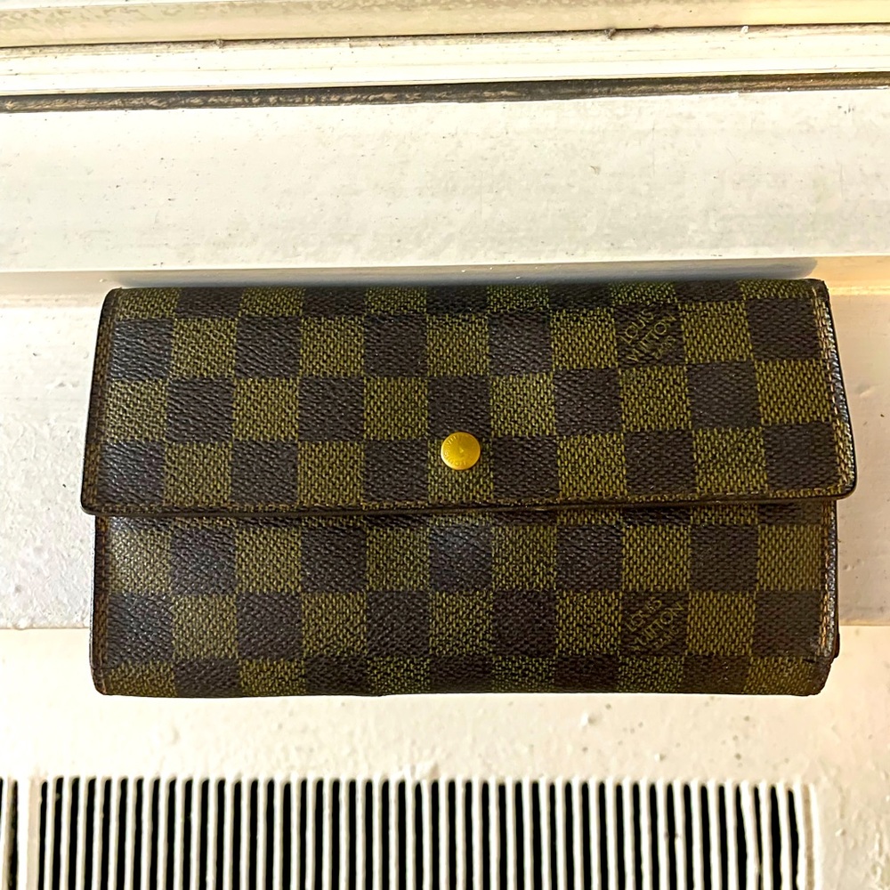 Luis Vuitton wallet